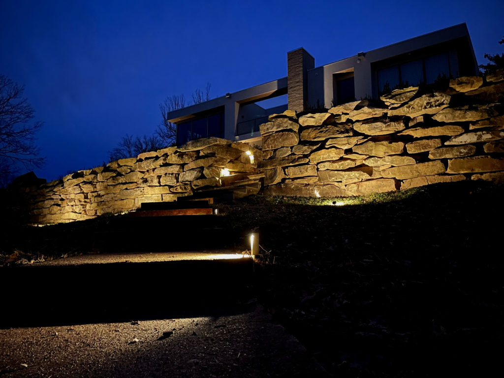 Outdoor Rock Wall Lighting